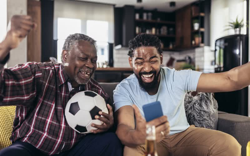 Pessoas predispostas podem correr um risco maior com as emoções à flor da pele durante os jogos - iStock