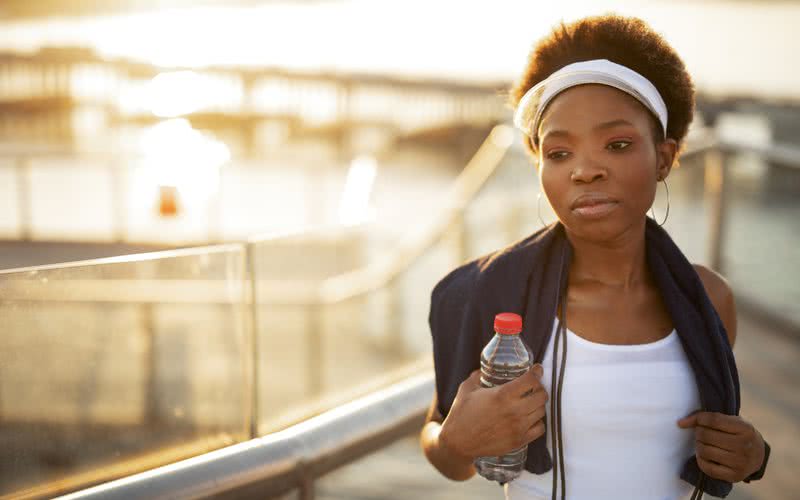 Veja que acessórios você pode usar para treinar no calor - iStock