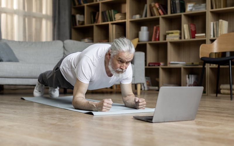 Fisioterapeuta de Harvard indica melhores exercícios para idosos - iStock