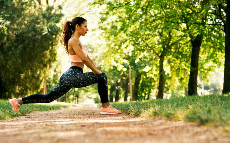 Alongue-se diariamente para melhorar a saúde do seu corpo - iStock