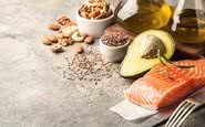 Gordura poli-insaturada é encontrada em nozes, sementes, azeite e certos tipos de peixes - iStock