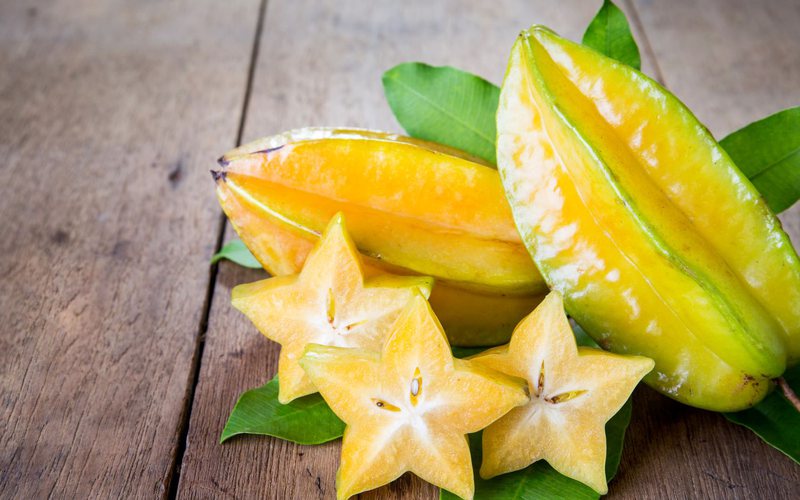 A carambola é uma excelente fonte de vários nutrientes – especialmente fibras e vitamina C - iStock