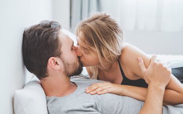 Dar beijos com mais frequência, tornando isso comum novamente, pode reacender sentimentos românticos - iStock