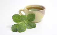 O chá de boldo tem sido usado para tratar transtornos digestivos e auxiliar no tratamento de problemas hepáticos - iStock