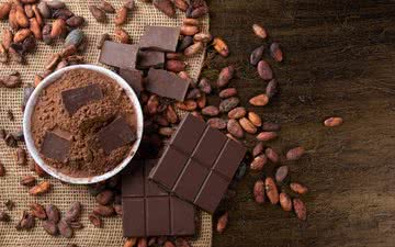 Chocolate amargo tem antioxidantes e flavonoides de cacau que preservam a saúde das células cerebrais - iStock