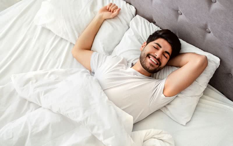 Foto de Homem Caindo e mais fotos de stock de Caindo - Caindo, Homens,  Pessoas - iStock