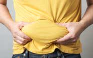 Comer demais é, em parte, culpado por essa flacidez; limitar porções pode manter a gordura visceral baixa - iStock