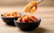 O kimchi, prato fermentado típico da culinária coreana, é um dos que nutre o microbioma intestinal - iStock