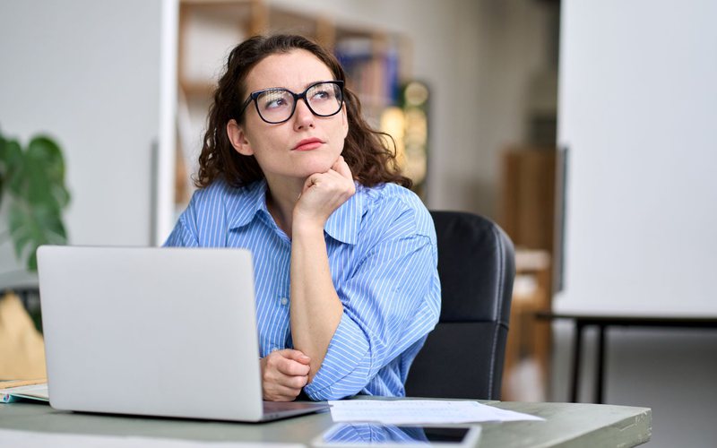 Pessoas inteligentes são mais propensas a se envolver em pensamentos profundos e abstratos sobre seu lugar no universo - iStock