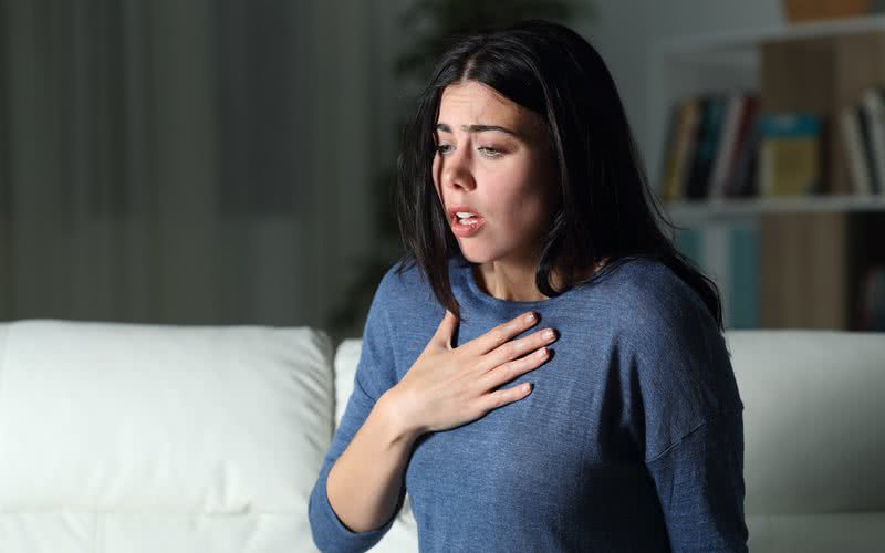 Entre os sintomas da ansiedade estão tensão muscular, fraqueza, irritabilidade e alta frequência cardíaca - iStock