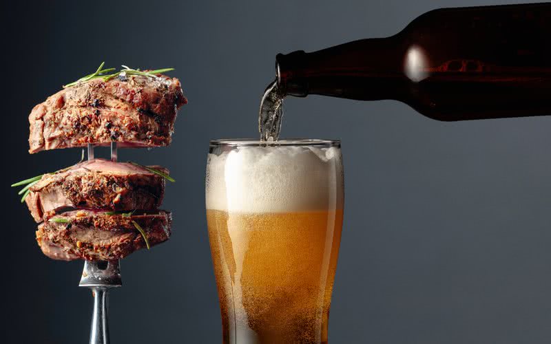 Evite carne vermelha e álcool com frequência - iStock