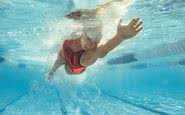 Dar um mergulho na piscina também pode reduzir os níveis do "hormônio do estresse", o cortisol - iStock