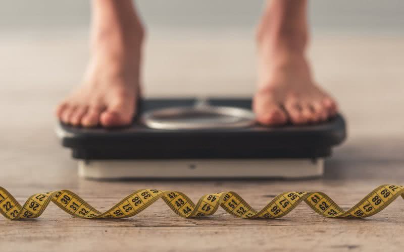 Na anorexia nervosa a pessoa evita comer por ter um medo irracional de engordar - iStock