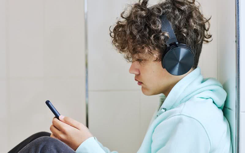 Adolescentes com idades entre 13 e 17 anos poderão fazer terapia online de forma gratuita em NY - iStock