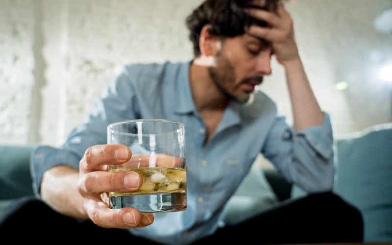 Vários fatores podem interferir nos efeitos da bebida alcoólica - iStock