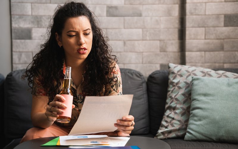 Certas pessoas bebem por que sentem receio da ansiedade que pode aparecer - iStock