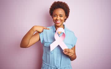 O câncer de mama pode surgir em pessoas que nunca tiveram casos da doença na família - iStock