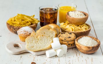 Biscoitos, pão branco e arroz branco em excesso podem aumentar o risco de ansiedade e depressão - iStock