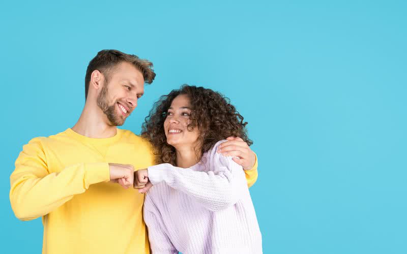 A amizade colorida pode ser definida como um relacionamento baseado na parceria sexual sem compromisso romântico - iStock