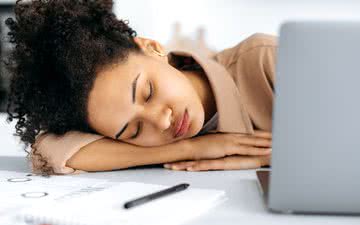 Uma soneca curta pode melhorar a performance, mas é preciso tomar alguns cuidados - iStock