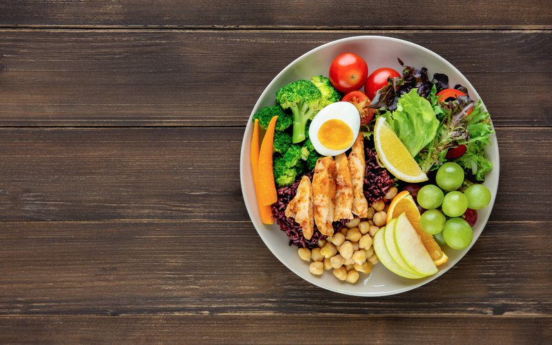 Uma dieta saudável e nutritiva traz múltiplos benefícios para a saúde e o bem-estar - iStock