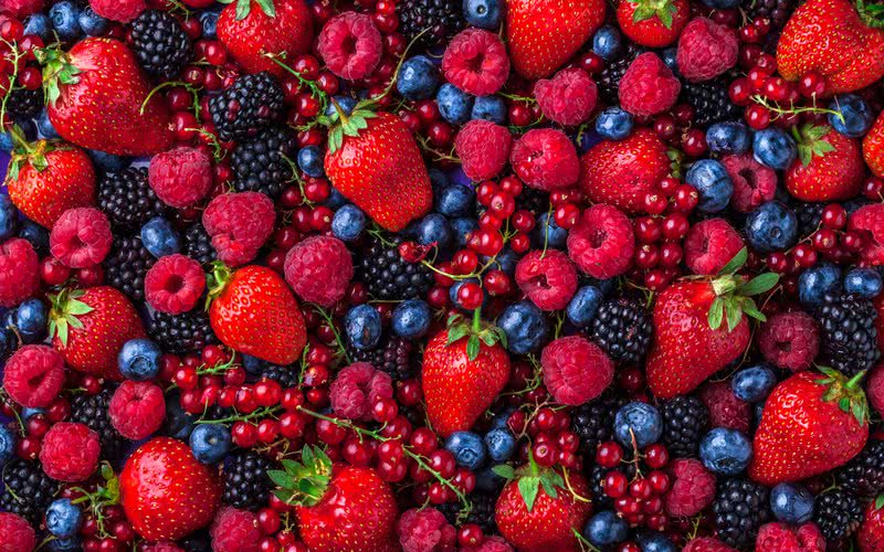 Entre os benefícios das frutas com alto poder anti-inflamatório estão a redução de açúcar no sangue e do colesterol - iStock