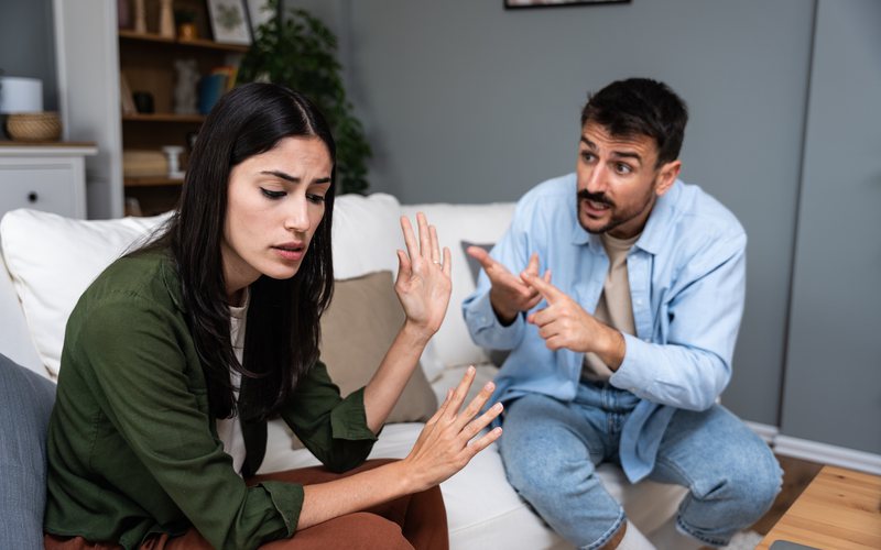 O gaslighting é uma forma sutil de violência psicológica que pode causar enorme dano emocional - iStock