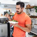 Além de seguir os preceitos da dieta Dash, controlar o sal também também favorece a saúde do coração - iStock