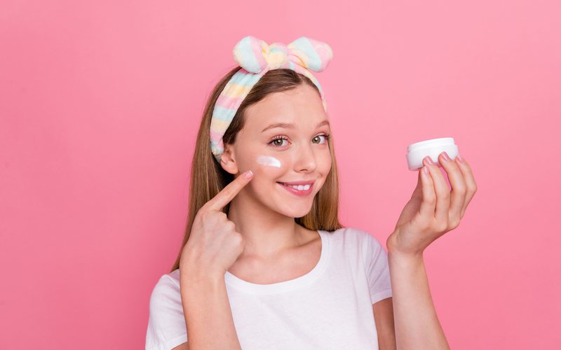 Influenciadoras mirins promovem "skincare" e colocam saúde de crianças e adolescentes em risco - iStock