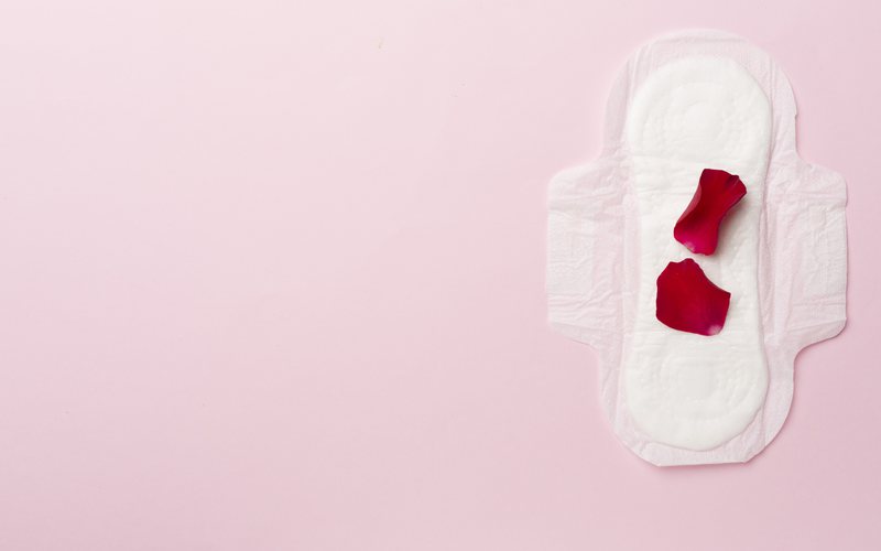 Além de menstruar mais cedo, as meninas têm levado mais tempo para ter ciclos regulares - iStock