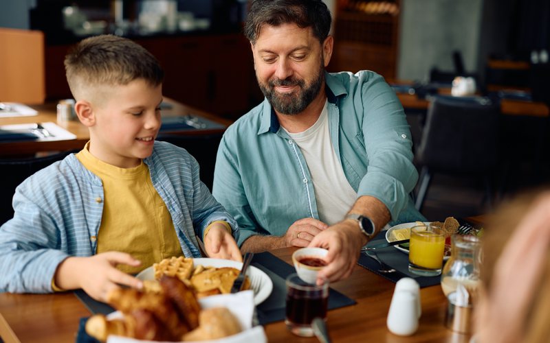 Se você chegou à meia-idade, é bom maneirar no consumo de gordura - iStock