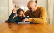 É importante saber o que os filhos estão acessando na internet - iStock