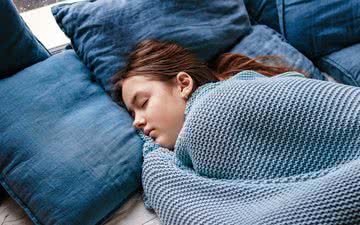 O sono pode ser segmentado em dois grupos: o sono não REM e o sono REM - iStock