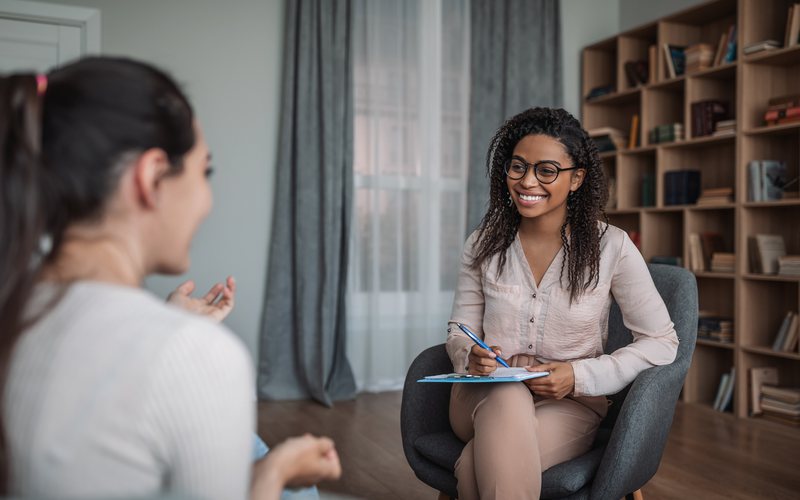 Há várias maneiras pelas quais fazer terapia melhora nossa saúde mental - iStock