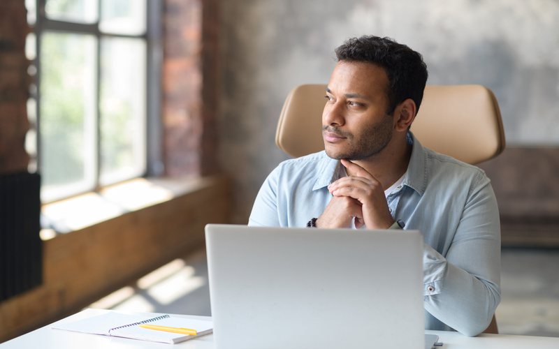 Exercício moderado não compensa os danos de passar o dia sentado - iStock