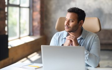 Exercício moderado não compensa os danos de passar o dia sentado - iStock