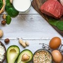 Muita gente apresenta baixos níveis de vitamina B12, presente em carnes, laticínios e ovos - iStock