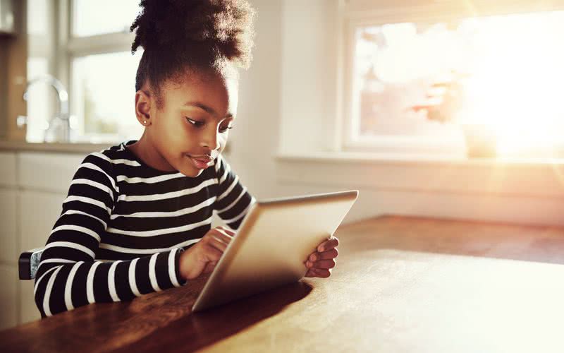 Ganho de peso por causa do isolamento pode ter acelerado desenvolvimento puberal das meninas - iStock