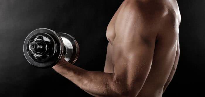 Treino de bíceps e tríceps: veja os melhores exercícios para fazer