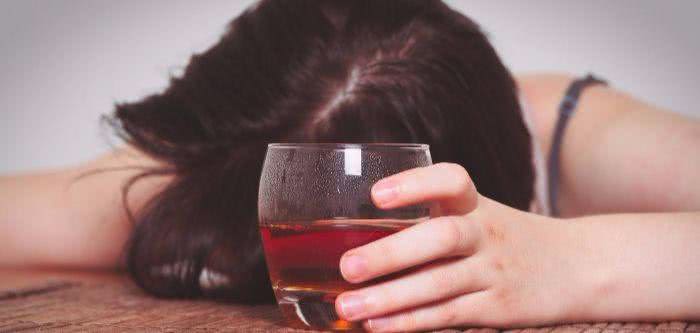 Imagem Abuso de álcool dispara entre mulheres e mais velhos nos EUA