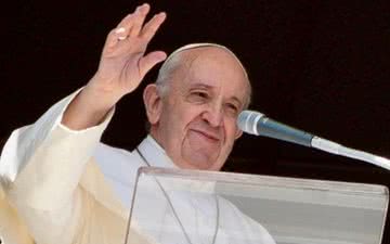 Imagem Papa Francisco diz que homossexuais têm direito à família; rejeição é comum para jovens LGBTQ+