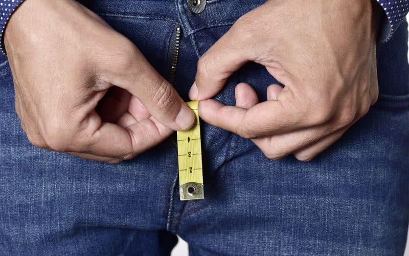 A demanda por produtos que aumentam o pênis mostra a preocupação dos homens com o tamanho - iStock