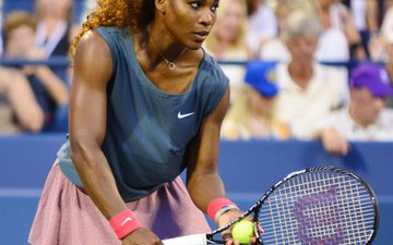 Esportistas experientes, como Serena Williams, têm a capacidade de fazer previsões e decisões em frações de segundo - Reprodução Wikipedia