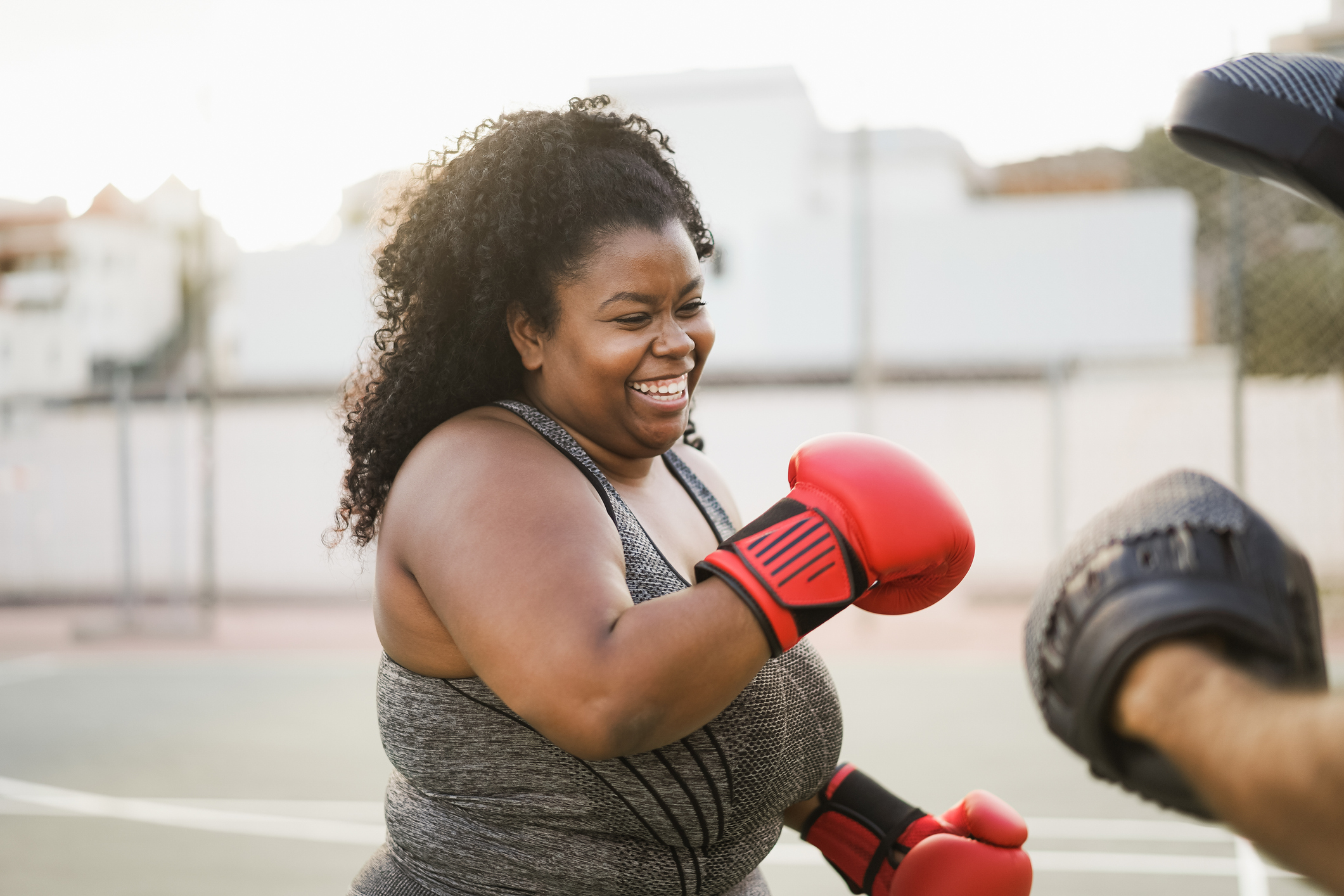 Boxe recreativo ganha adeptos, afasta o sedentarismo e leva saúde