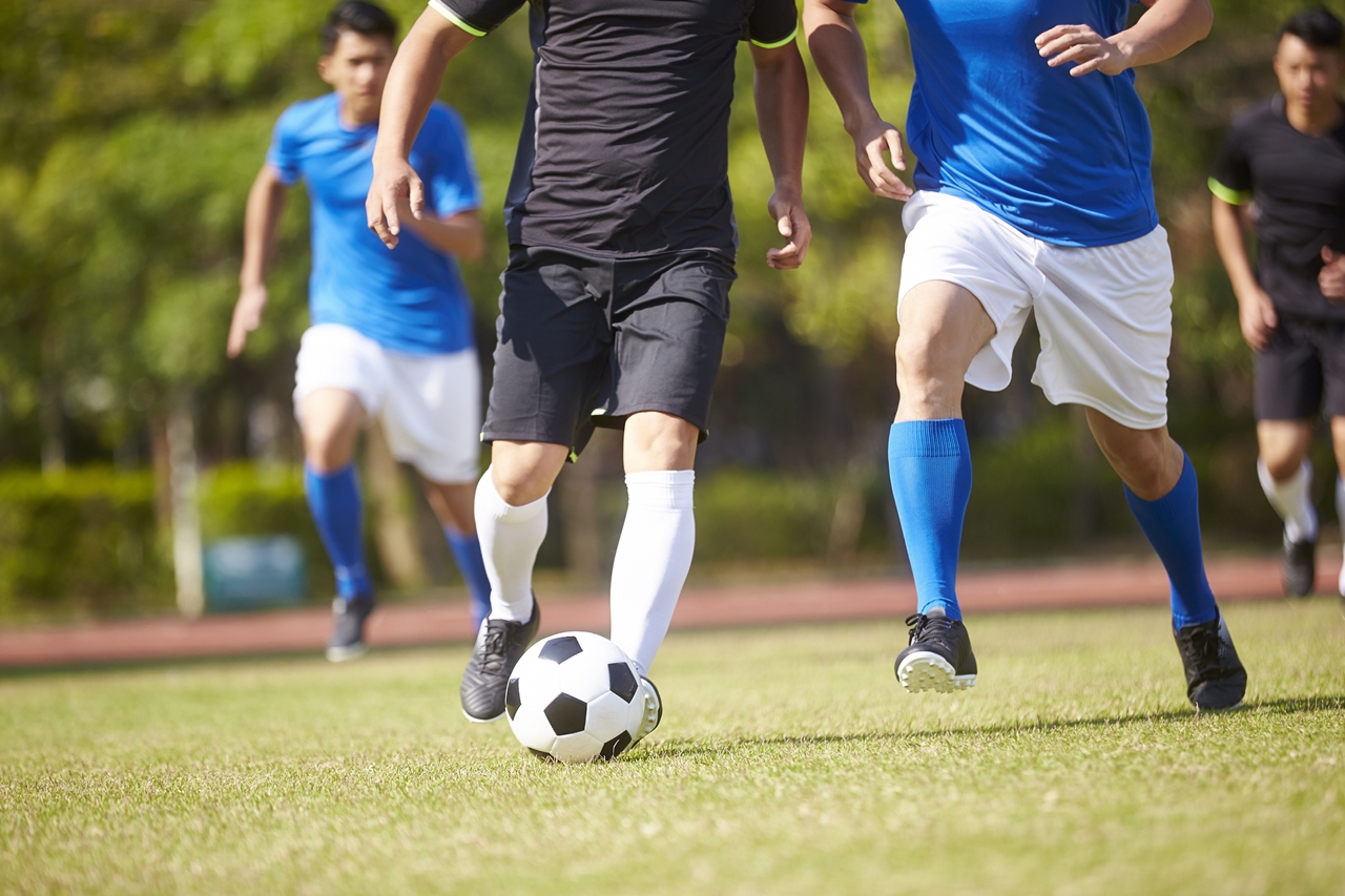 Os alimentos certos para comer antes de jogar futebol - Santo Remédio